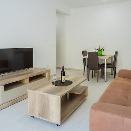 Grejm Lux Family Apartments Petrovac Bagian luar foto