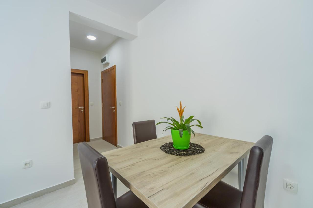 Grejm Lux Family Apartments Petrovac Bagian luar foto